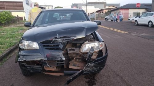 Gol e Palio se envolvem em colisão no Bairro Parque São Paulo Imagem referente a Gol e Palio se envolvem em colisão no Bairro Parque São Paulo