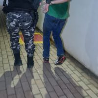Imagem referente a Homem de 37 anos é detido após desacatar policiais na Região Norte de Cascavel
