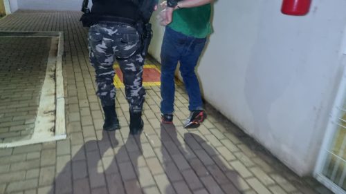 Homem de 37 anos é detido após desacatar policiais na Região Norte de Cascavel Imagem referente a Homem de 37 anos é detido após desacatar policiais na Região Norte de Cascavel