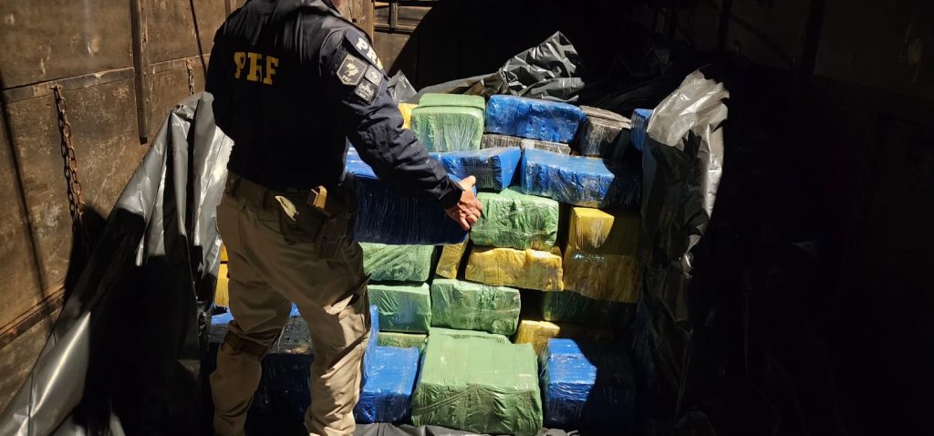 PRF apreende mais de cinco toneladas de maconha em Apucarana