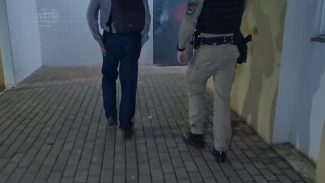 Tutor de cães que atacaram pedestres no Recanto Tropical é encaminhado à delegacia durante a madrugada Tutor de cães que atacaram pedestres no Recanto Tropical é encaminhado à delegacia durante a madrugada