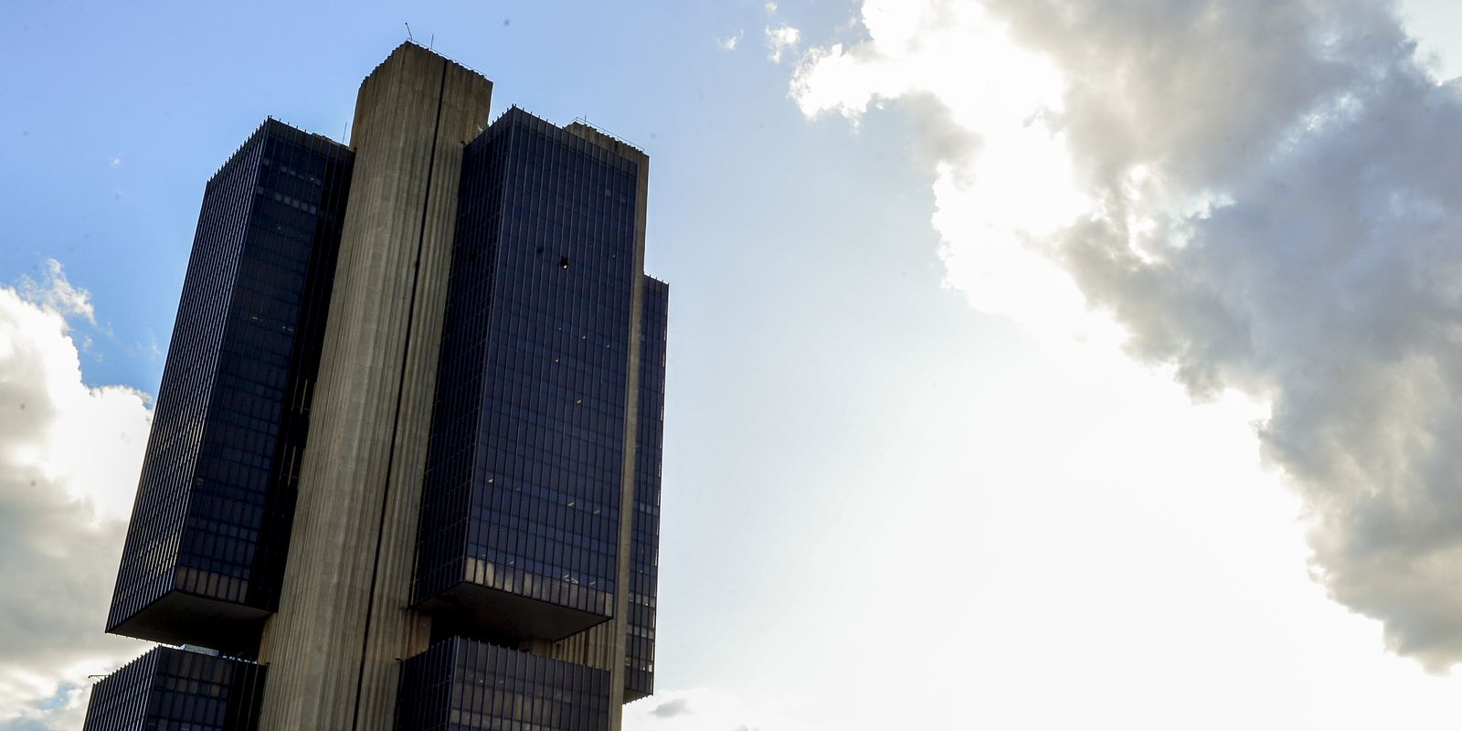 Copom decide nesta quarta se mantém Taxa Selic em 15% ao ano Copom decide nesta quarta se mantém Taxa Selic em 15% ao ano