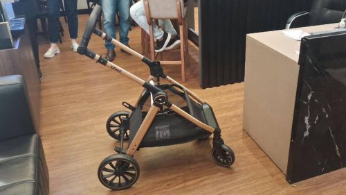 Carrinho de bebê foi esquecido em imobiliária no Centro de Cascavel Imagem referente a Carrinho de bebê foi esquecido em imobiliária no Centro de Cascavel