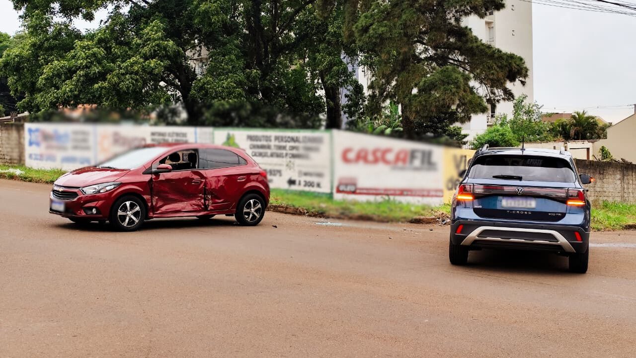 Pancada! T-Cross e Onix batem no cruzamento das Ruas Santa Catarina e Pio XII Pancada! T-Cross e Onix batem no cruzamento das Ruas Santa Catarina e Pio XII