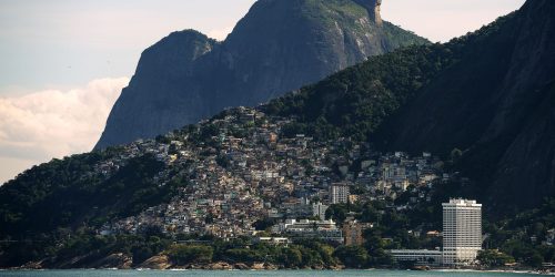 Projeto qualifica mototaxistas de favelas do Rio para atuar no turismo Imagem referente a Projeto qualifica mototaxistas de favelas do Rio para atuar no turismo