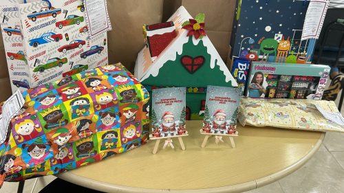 Cascavelenses dão show de solidariedade e adotam todas as cartinhas de crianças e adolescentes da campanha de Natal Imagem referente a Cascavelenses dão show de solidariedade e adotam todas as cartinhas de crianças e adolescentes da campanha de Natal