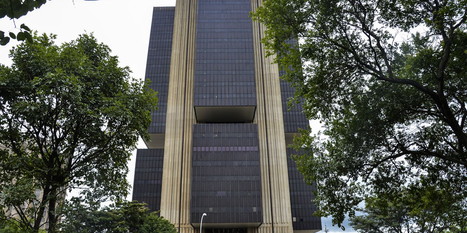 BC mantém juros básicos em 15% ao ano pela terceira vez seguida