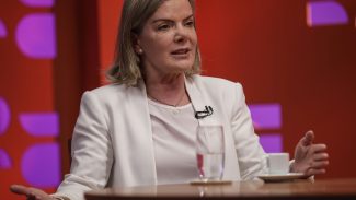 Governo é contra equiparar facções ao terrorismo, diz Gleisi Hoffmann 