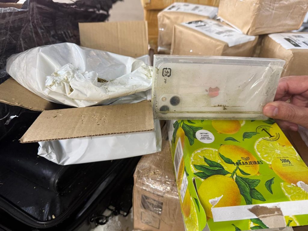 Receita Federal apreende R$ 100 mil em produtos estrangeiros irregulares em Cascavel Receita Federal apreende R$ 100 mil em produtos estrangeiros irregulares em Cascavel