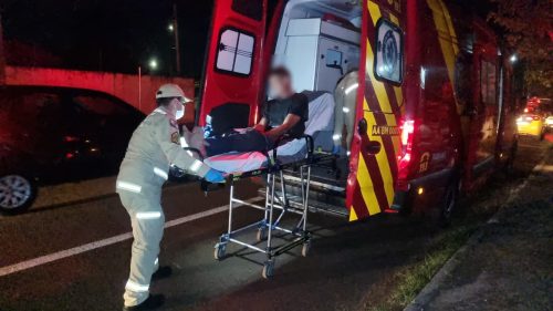 Briga termina com homem ferido por golpe de faca na Avenida Tito Muffato