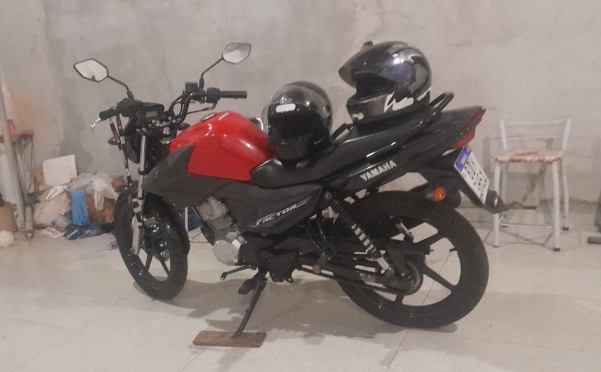 Ladrão arromba residência e furta Yamaha Factor no Bairro Morumbi