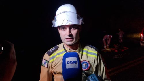 Vítima encarcerada sofreu ferimentos moderados a graves, diz Oficial do Corpo de Bombeiros