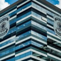 Imagem referente a PF cumpre mandados de busca sobre fraude em licitação em São Sebastião