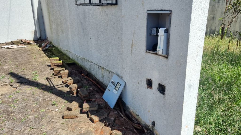 Pastora registra boletim de ocorrência após furto e vandalismo em igreja no Bairro Santa Felicidade Pastora registra boletim de ocorrência após furto e vandalismo em igreja no Bairro Santa Felicidade