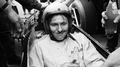 Túmulo de lenda da F1 e fundador da McLaren é vandalizado na Nova Zelândia Imagem referente a Túmulo de lenda da F1 e fundador da McLaren é vandalizado na Nova Zelândia