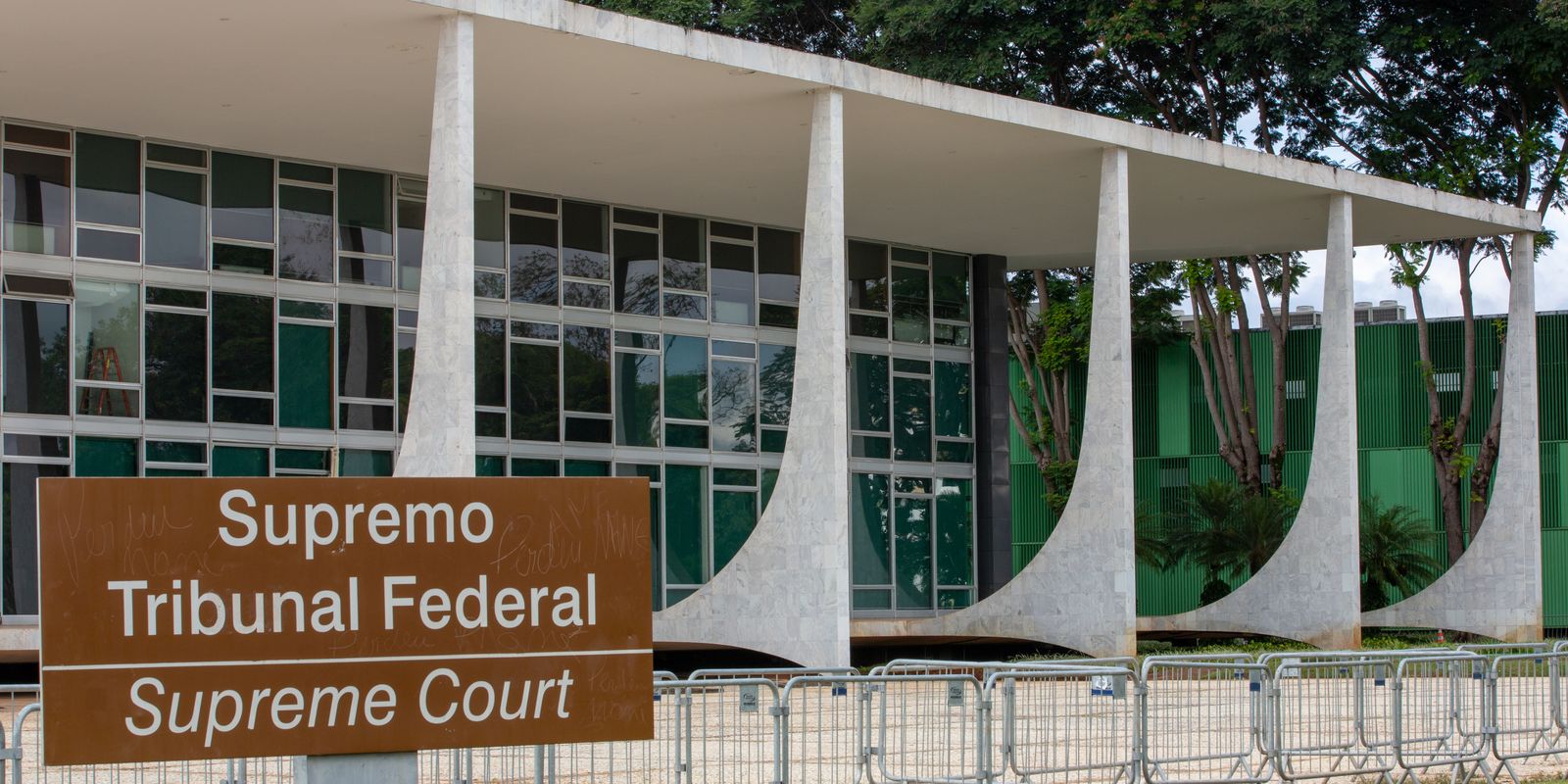 Moraes assume presidência temporária do STF e recebe homenagens