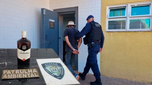 Homem é preso pela Guarda Municipal após furtar Ballantine’s em supermercado no bairro Neva em Cascavel