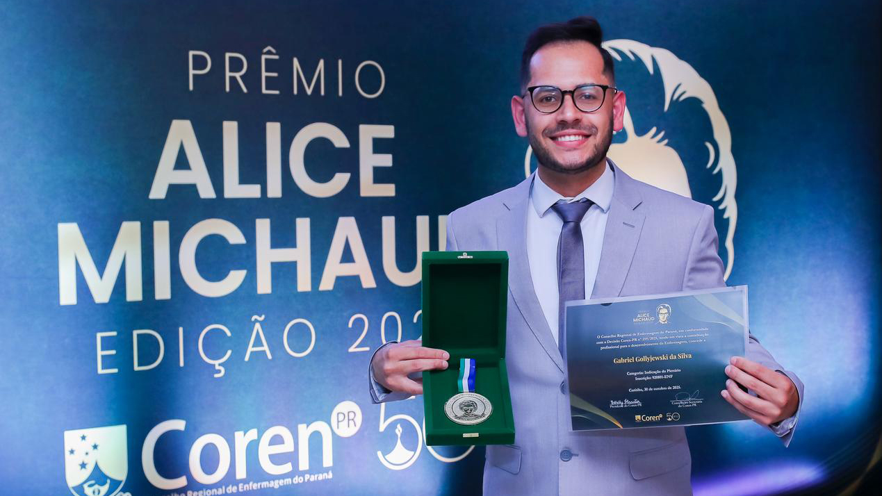 Primeiro enfermeiro surdo do Paraná recebe prêmio estadual de reconhecimento Primeiro enfermeiro surdo do Paraná recebe prêmio estadual de reconhecimento