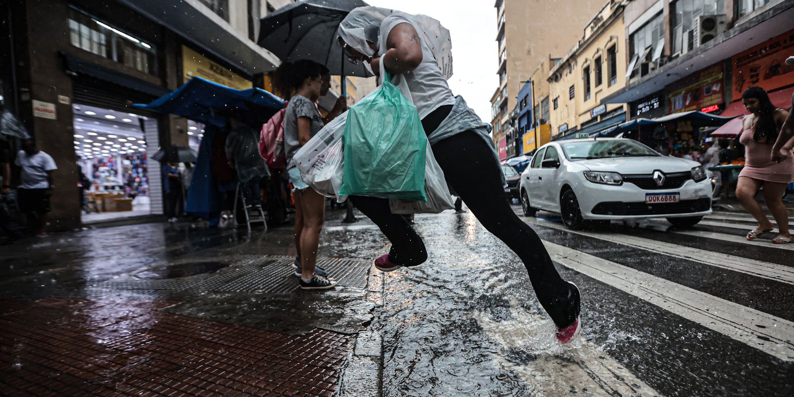Defesa Civil de São Paulo alerta para fortes tempestades neste sábado Defesa Civil de São Paulo alerta para fortes tempestades neste sábado