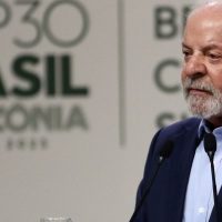 Lula diz que gasto com armas vai causar Imagem referente a Lula diz que gasto com armas vai causar