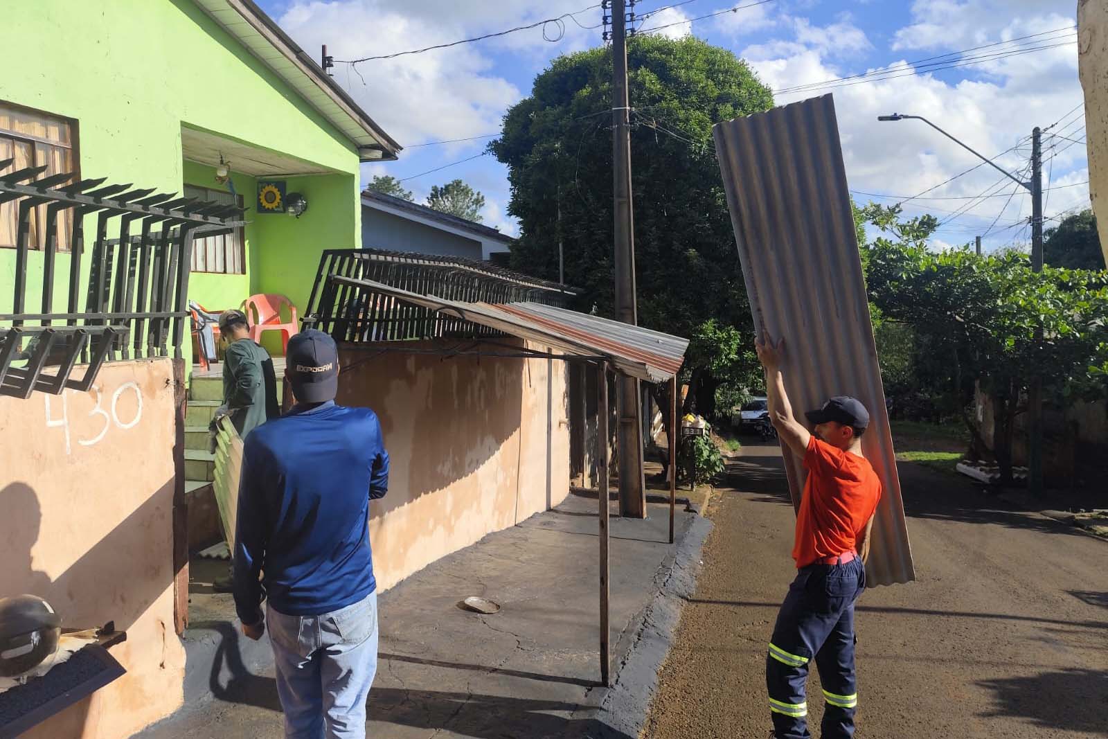 Governo libera R$ 50 milhões a 14 munições após chuva destruir casas e deixar desabrigados Governo libera R$ 50 milhões a 14 munições após chuva destruir casas e deixar desabrigados