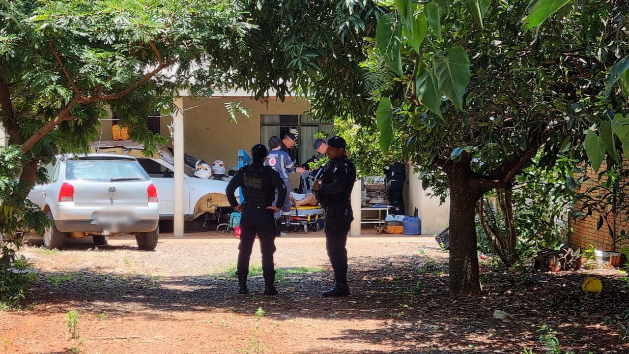 Cães alertam vizinhos com latidos e morador é encontrado passando mal em residência Cães alertam vizinhos com latidos e morador é encontrado passando mal em residência