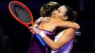 Stefani garante Brasil pela 1ª vez em decisão feminina do WTA Finals