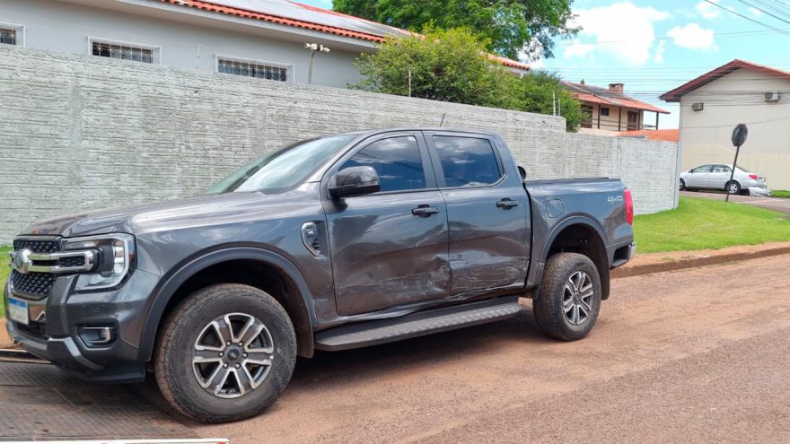 Corolla e Ranger se envolvem em acidente de trânsito no Bairro Country em Cascavel