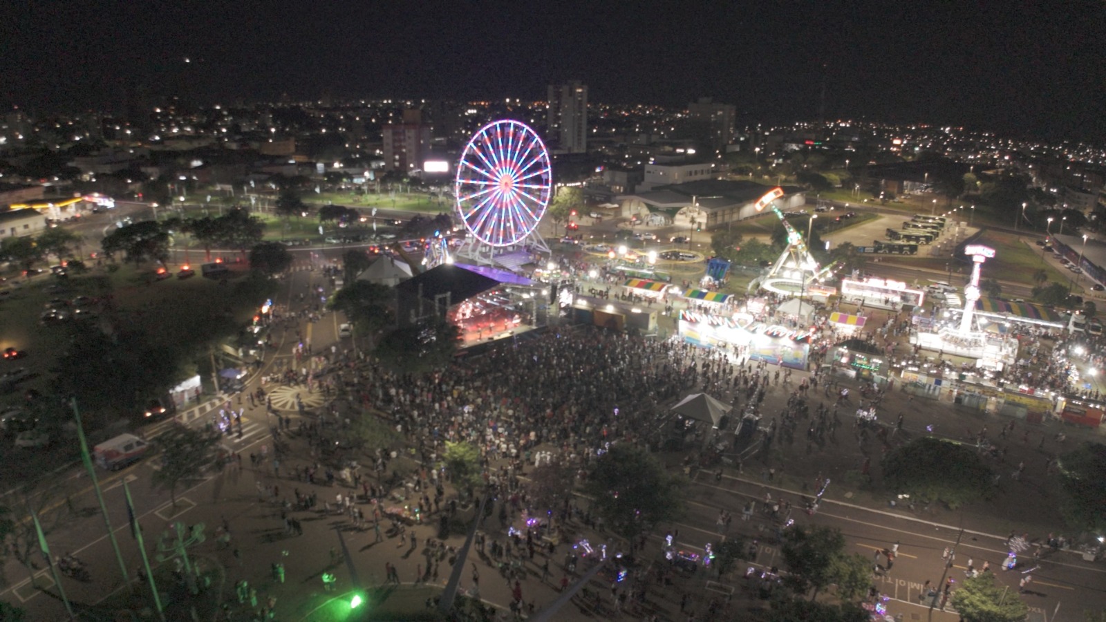 Festa de aniversário de Cascavel e abertura do Natal terão show gratuito e chegada do Papai Noel