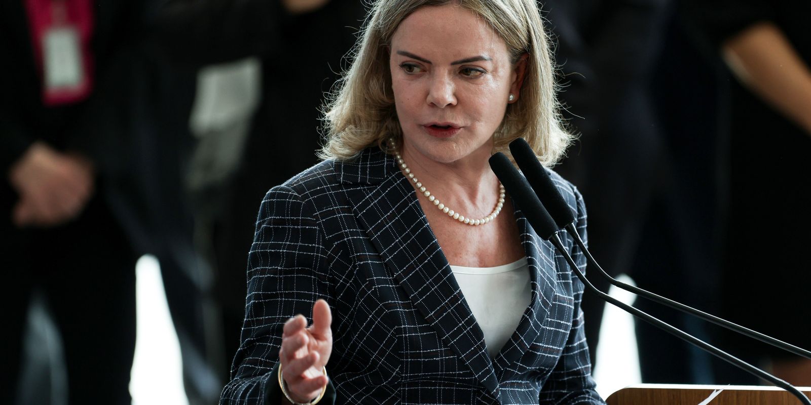 Derrite como relator do PL Antifacção contamina debate, diz Gleisi Derrite como relator do PL Antifacção contamina debate, diz Gleisi
