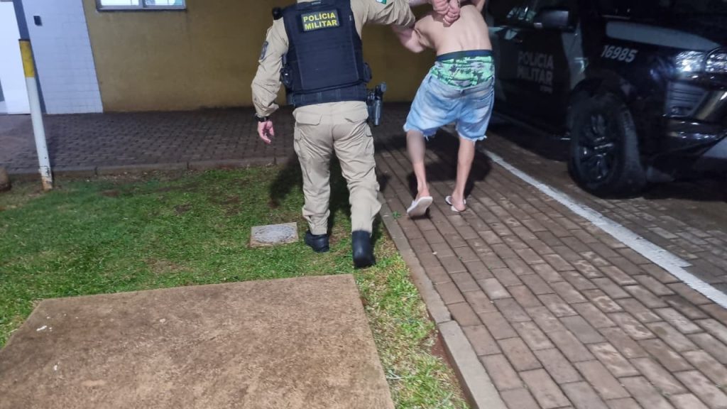 Marido toca fogo em guarda-roupa e ameaça mulher com faca no Riviera