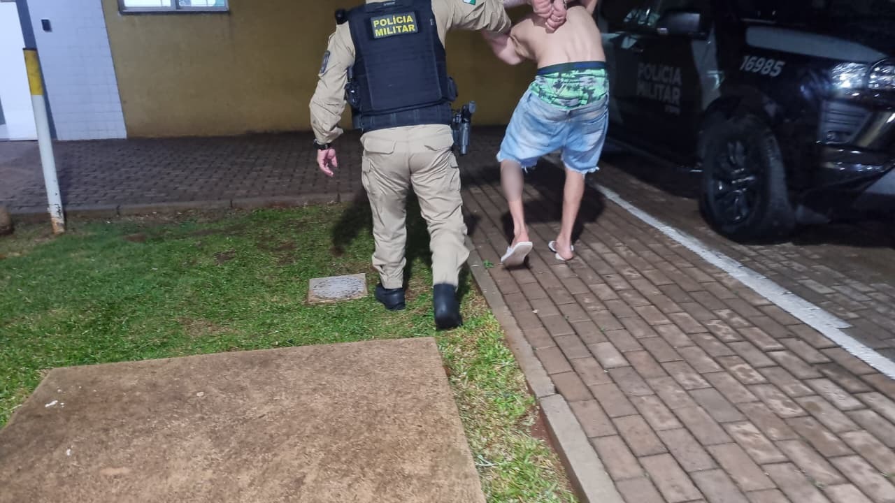Marido toca fogo em guarda-roupa e ameaça mulher com faca no Riviera Marido toca fogo em guarda-roupa e ameaça mulher com faca no Riviera
