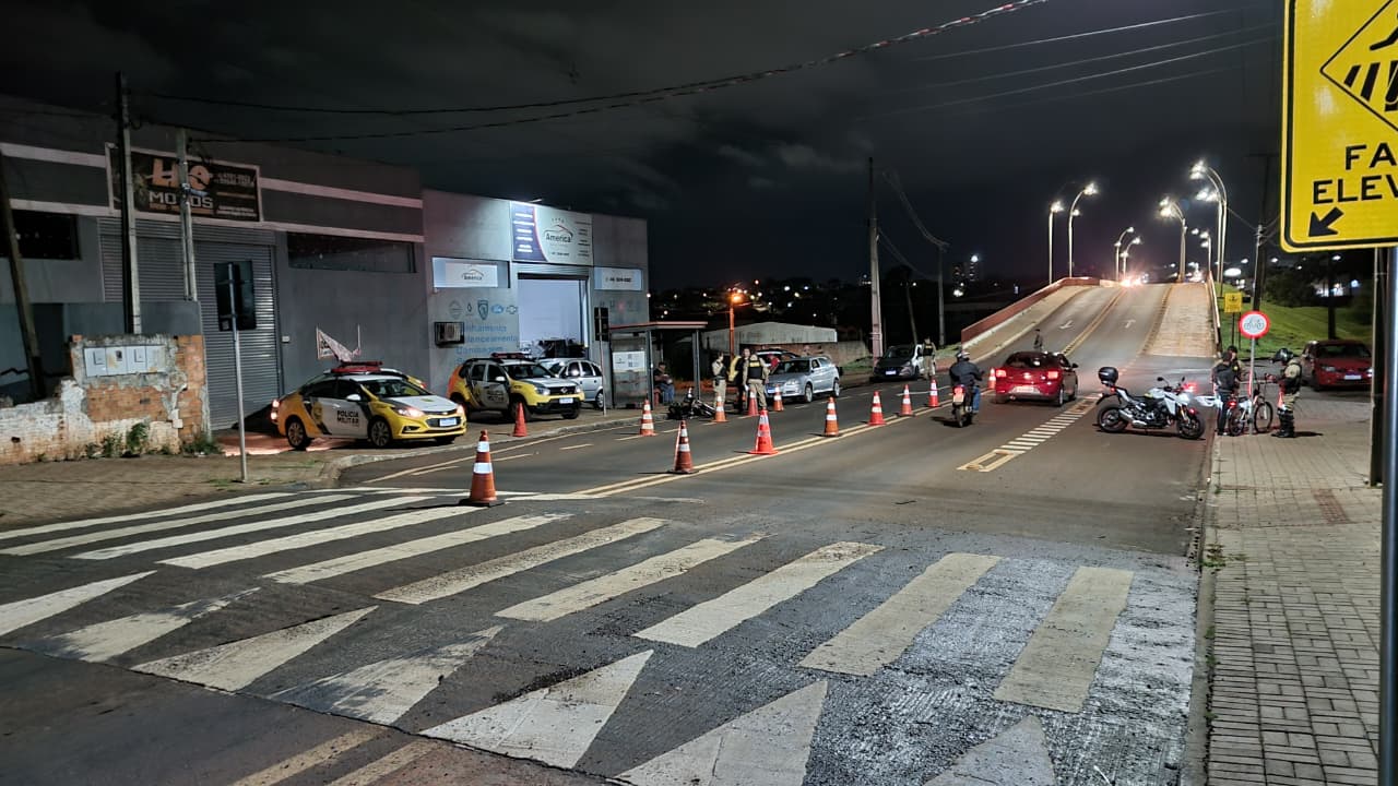 Polícia Militar recolhe oito veículos durante fiscalização de trânsito em Cascavel Polícia Militar recolhe oito veículos durante fiscalização de trânsito em Cascavel
