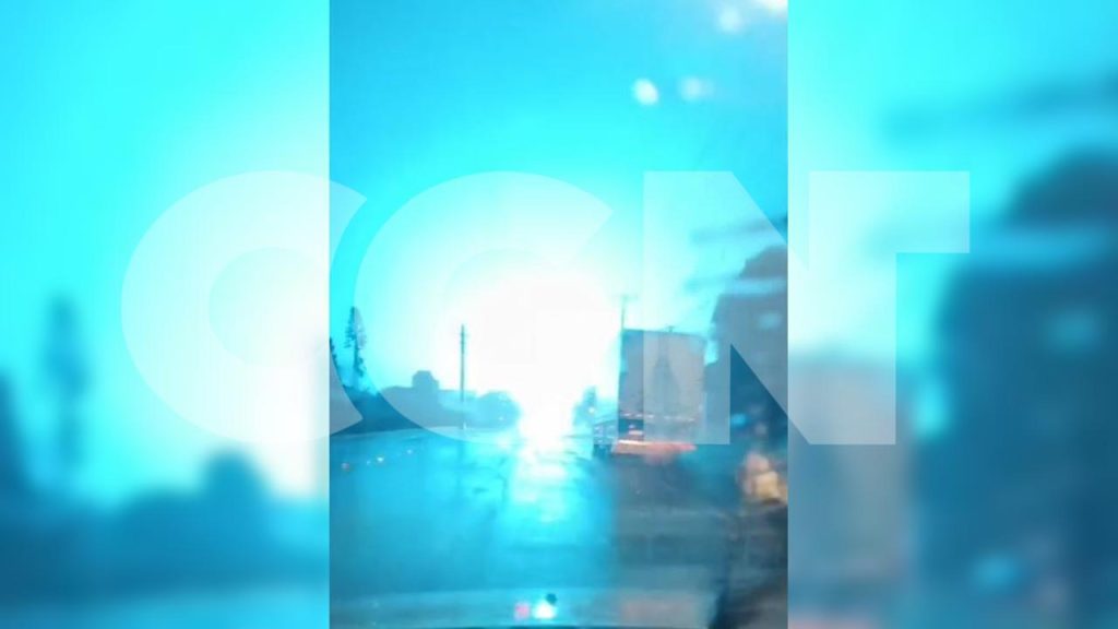 Estouro misterioso deixa bairro no escuro e moradores em pânico Estouro misterioso deixa bairro no escuro e moradores em pânico