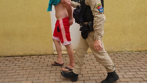 Apenado é preso pela PM após fugir de sistema prisional há 10 dias Imagem referente a Apenado é preso pela PM após fugir de sistema prisional há 10 dias