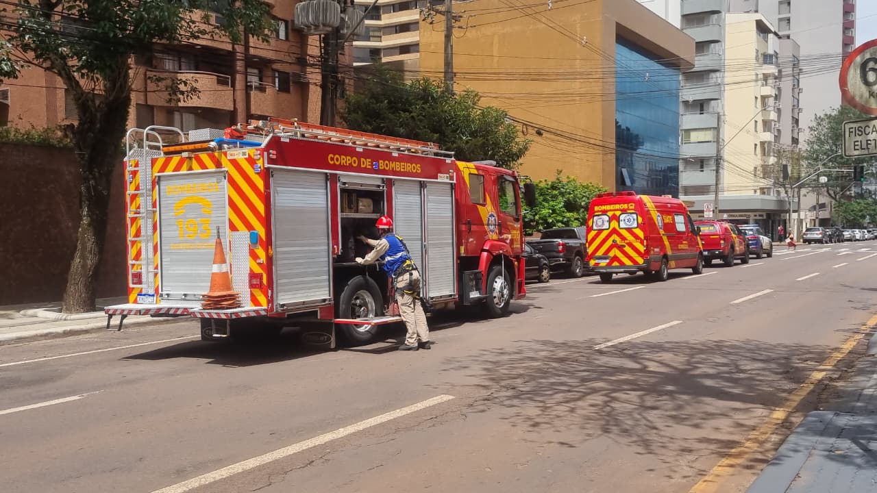 Conflito familiar gera tensão e movimenta forças de segurança em apartamento no Centro de Cascavel Conflito familiar gera tensão e movimenta forças de segurança em apartamento no Centro de Cascavel