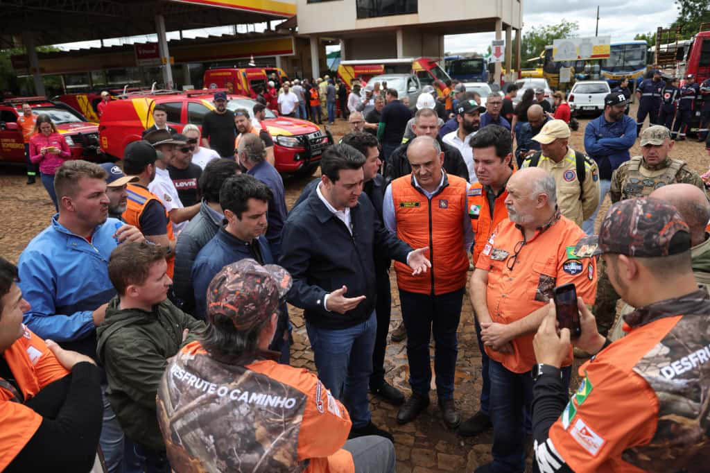 Em Rio Bonito do Iguaçu, Ratinho Junior anuncia força-tarefa para reconstrução das casas Em Rio Bonito do Iguaçu, Ratinho Junior anuncia força-tarefa para reconstrução das casas