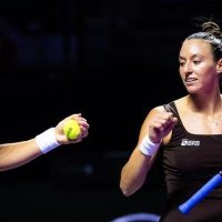 Stefani e Babos perdem na decisão e ficam com o vice no WTA Finals Imagem referente a Stefani e Babos perdem na decisão e ficam com o vice no WTA Finals