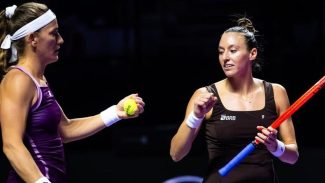 Stefani e Babos perdem na decisão e ficam com o vice no WTA Finals