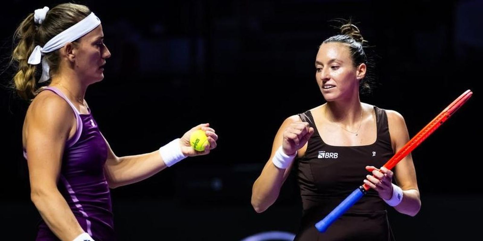 Stefani e Babos perdem na decisão e ficam com o vice no WTA Finals Stefani e Babos perdem na decisão e ficam com o vice no WTA Finals