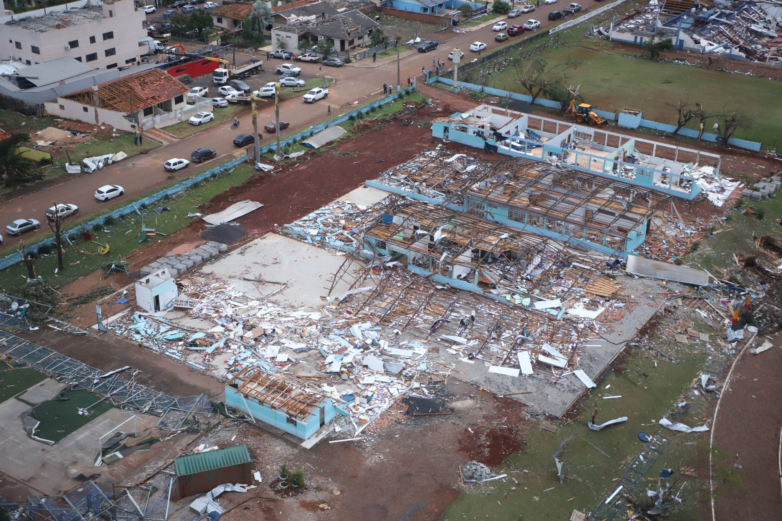 Equipes da Saúde do Paraná já fizeram 750 atendimentos a vítimas do tornado Equipes da Saúde do Paraná já fizeram 750 atendimentos a vítimas do tornado