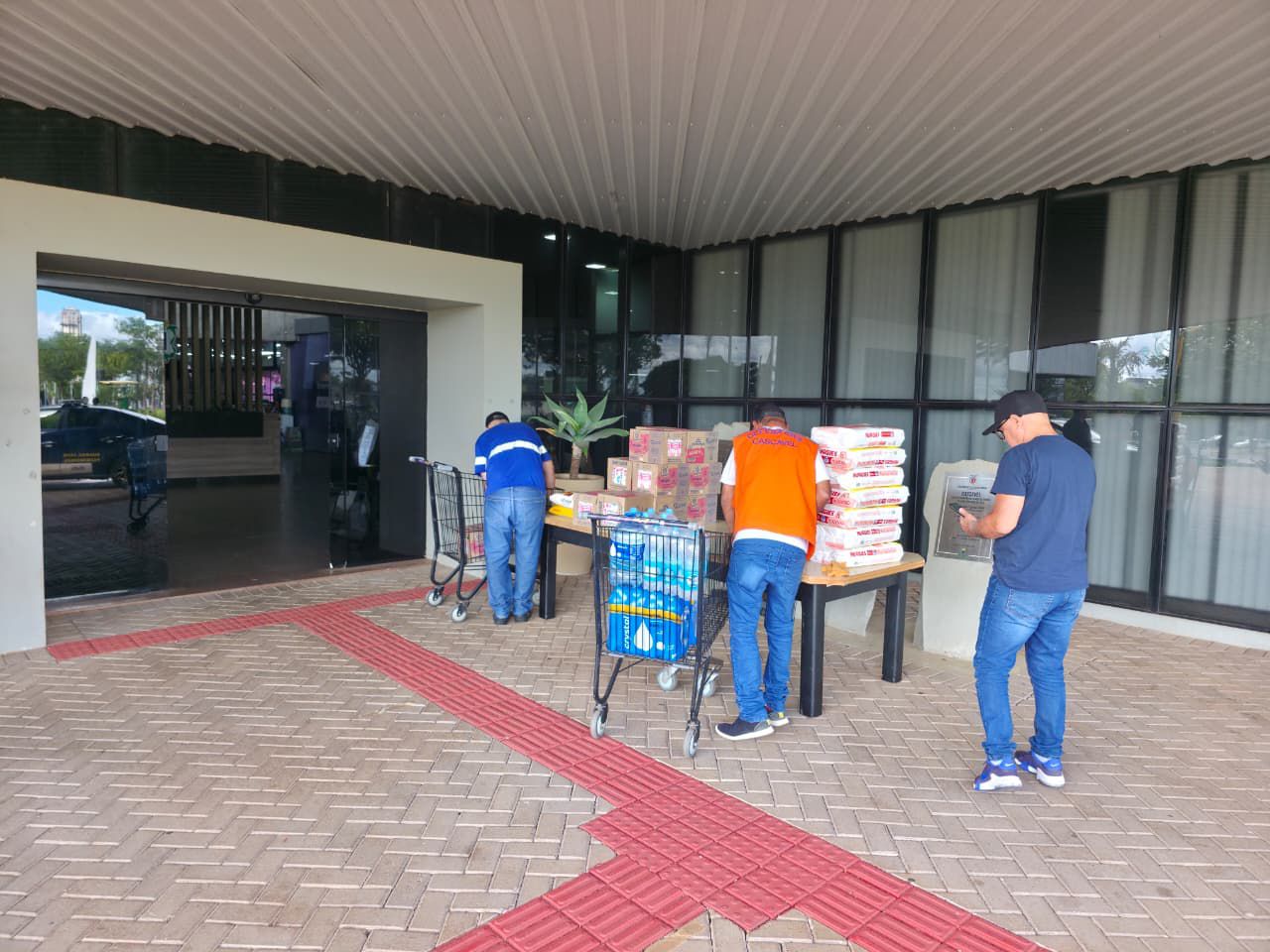 Donativos para Rio Bonito do Iguaçu começam a chegar à Prefeitura; Você também pode ajudar! Donativos para Rio Bonito do Iguaçu começam a chegar à Prefeitura; Você também pode ajudar!