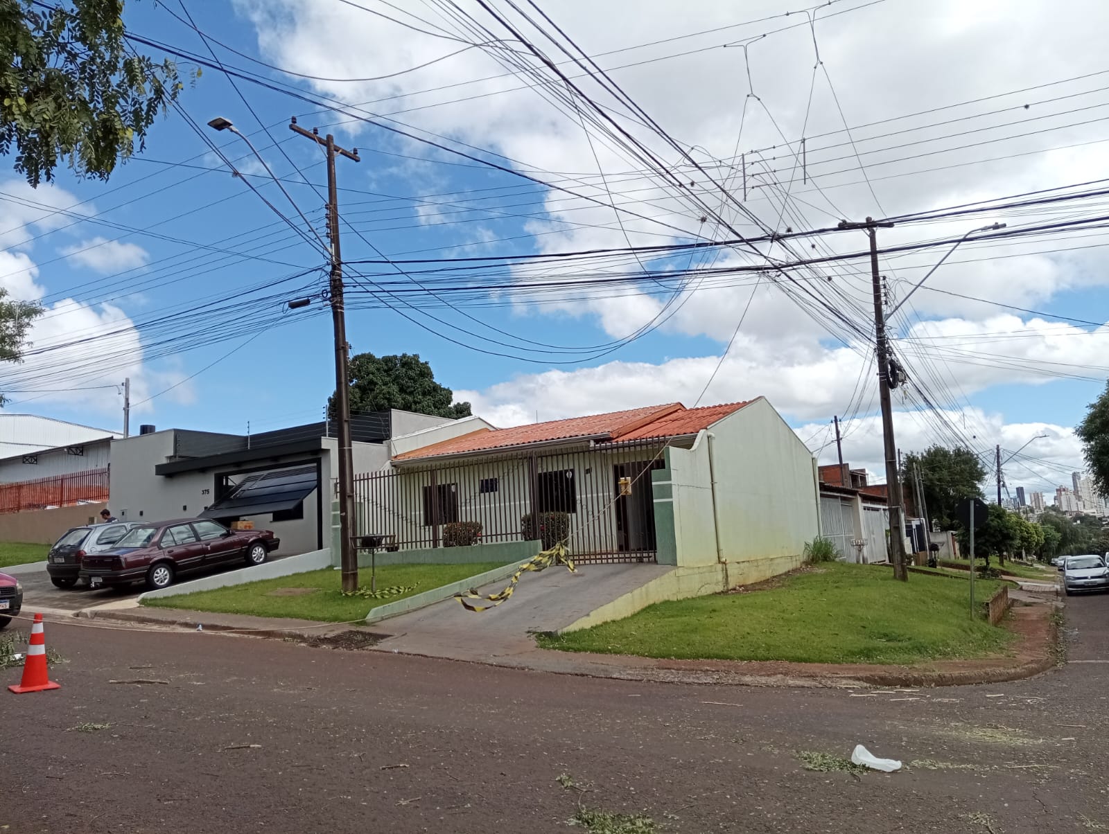 Apagão deixa bairros Canadá e Brasília no escuro e população sem resposta