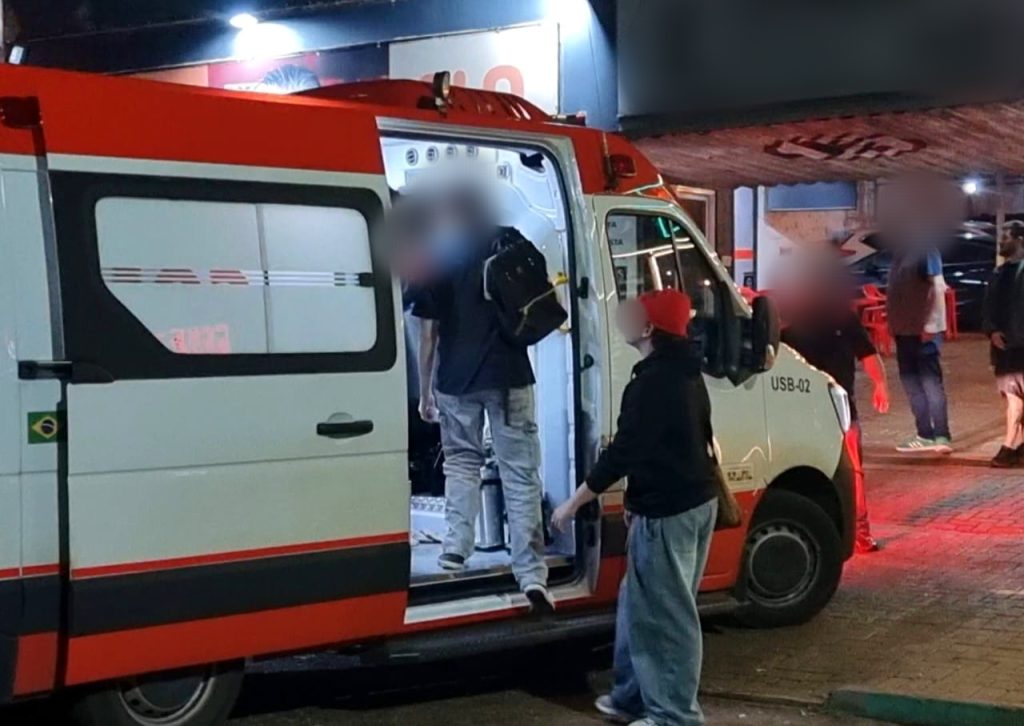 Jovem é ferido com copo de vidro durante briga de bar em Cascavel