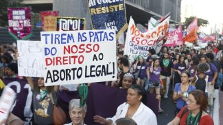 Ataque a aborto legal espalha Ataque a aborto legal espalha