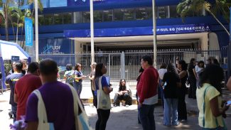 Estudantes chegam cedo para o Enem e relatam superação e confiança