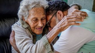 Redação do Enem 2025 aborda as perspectivas para o envelhecimento