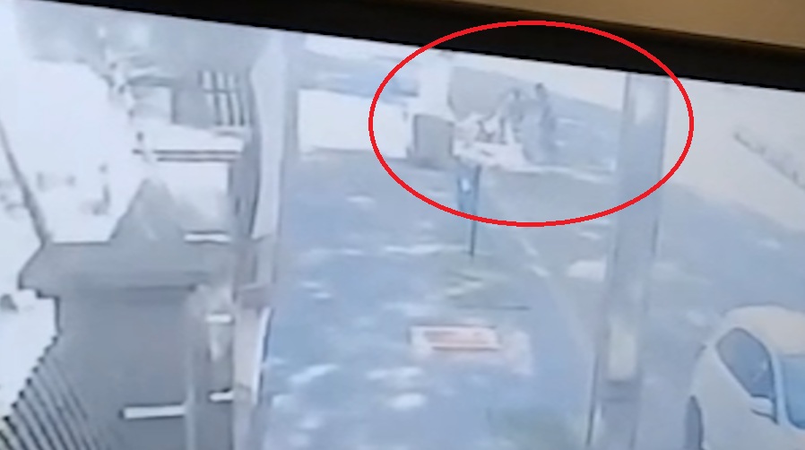 Veja por outro ângulo: Câmera mostra de perto roubo seguido de agressão em Cascavel