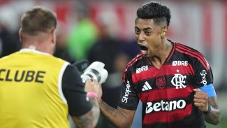 Fla vence, aproveita derrota do Palmeiras e volta a igualar rival Fla vence, aproveita derrota do Palmeiras e volta a igualar rival