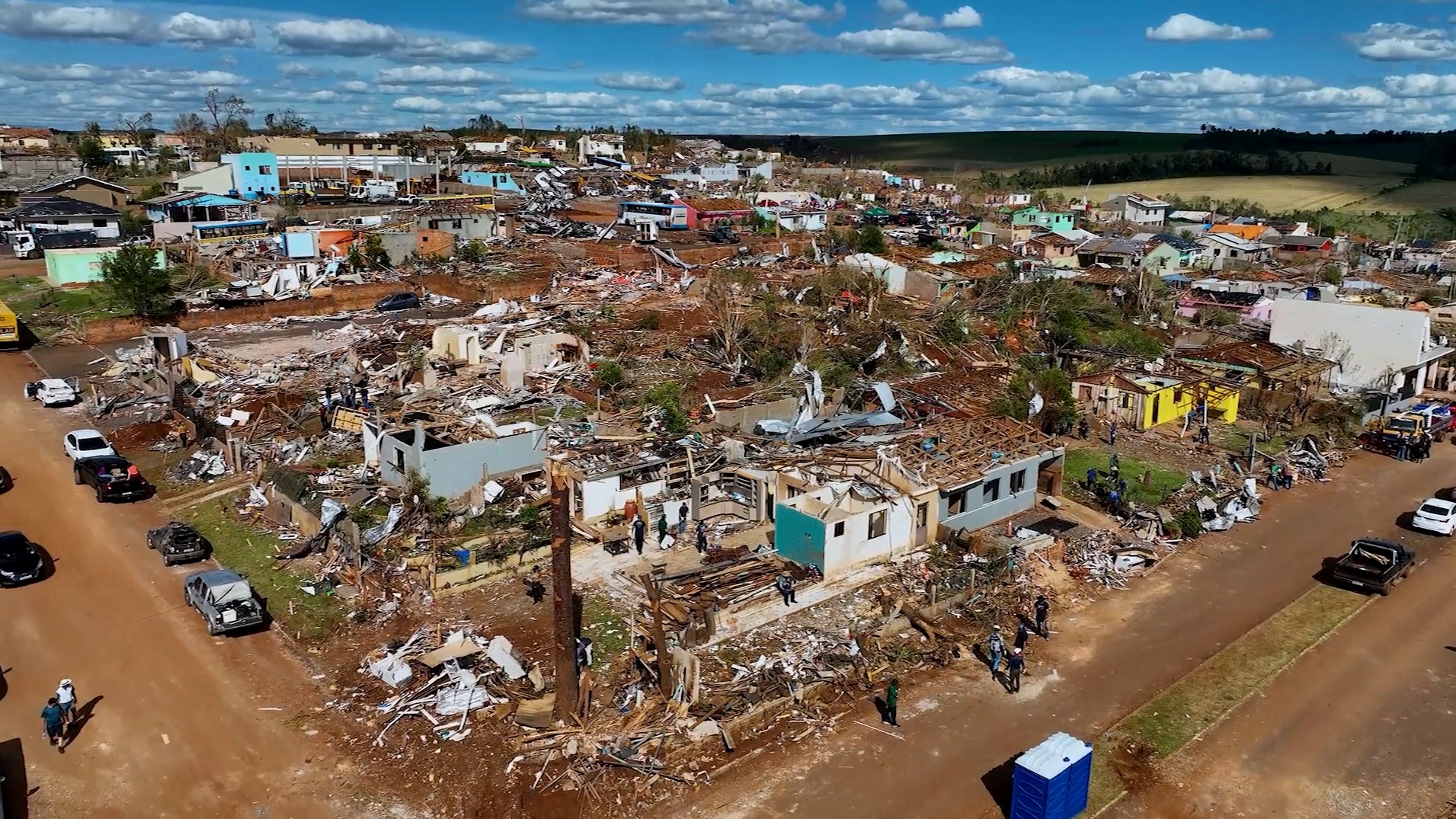 MPPR e PCPR cumprem mandados em apuração sobre suposto desvio de donativos para vítimas de tornado em Rio Bonito do Iguaçu Imagem referente a MPPR e PCPR cumprem mandados em apuração sobre suposto desvio de donativos para vítimas de tornado em Rio Bonito do Iguaçu